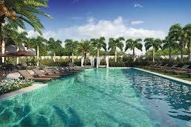 PISCINA COM SOLARIUM