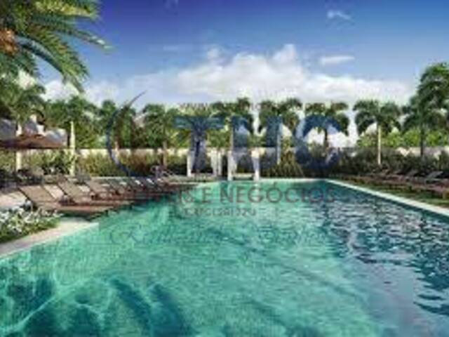 PISCINA COM SOLARIUM