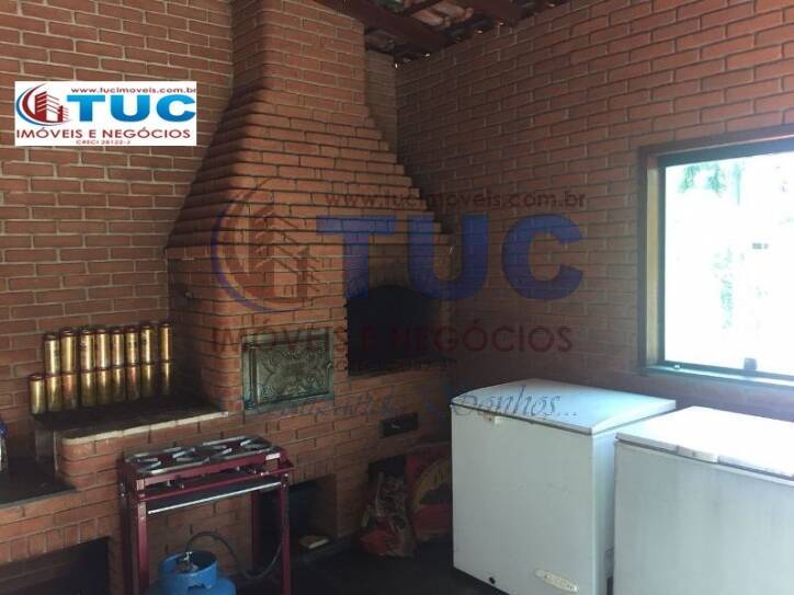 Casa à venda com 3 quartos, 1600m² - Foto 17